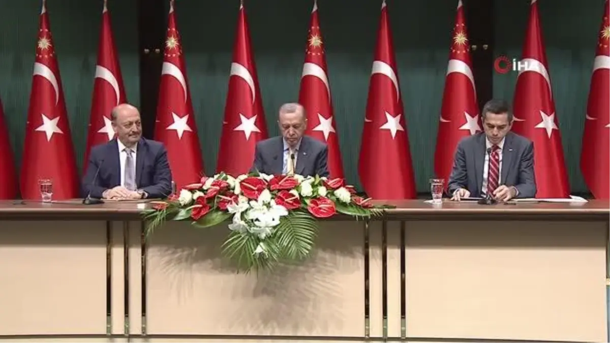 Cumhurbaşkanı Recep Tayyip Erdoğan: "Net asgari ücret 2023 yılında inşallah 8 bin 500 lira olarak aramızda mutabık kaldık"