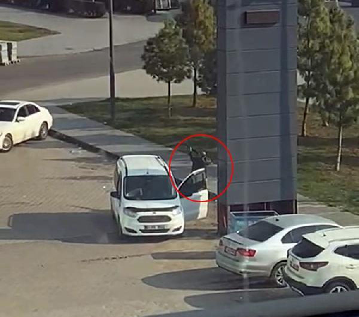 Diyarbakır\'da banka şubesine pompalı tüfekli saldırı (2)
