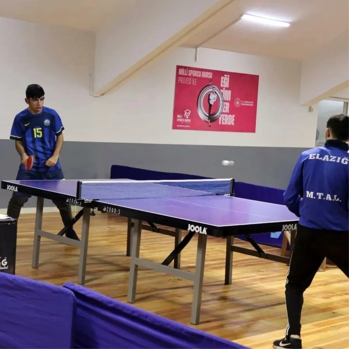 Elazığ\'da gençler masa tenisi müsabakaları başladı