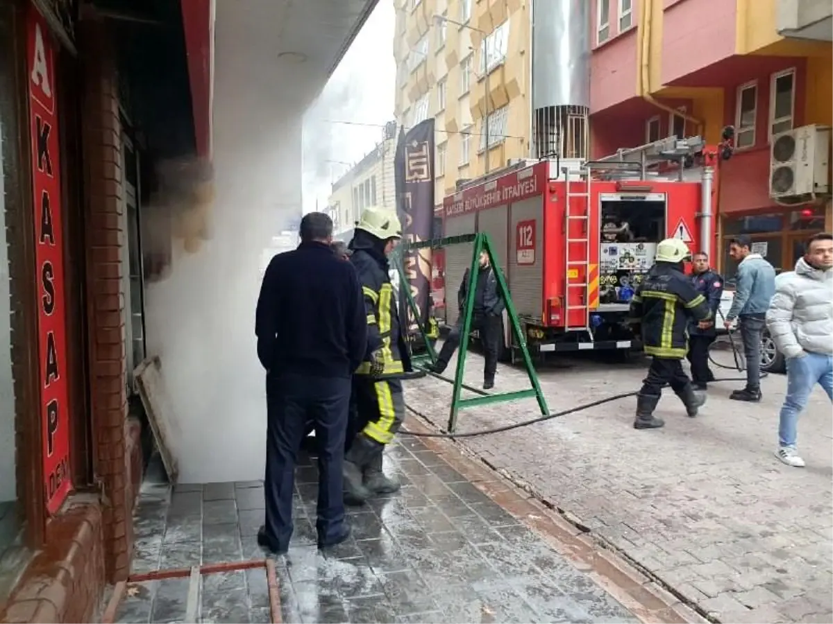 İş yeri deposunda çıkan yangın söndürüldü