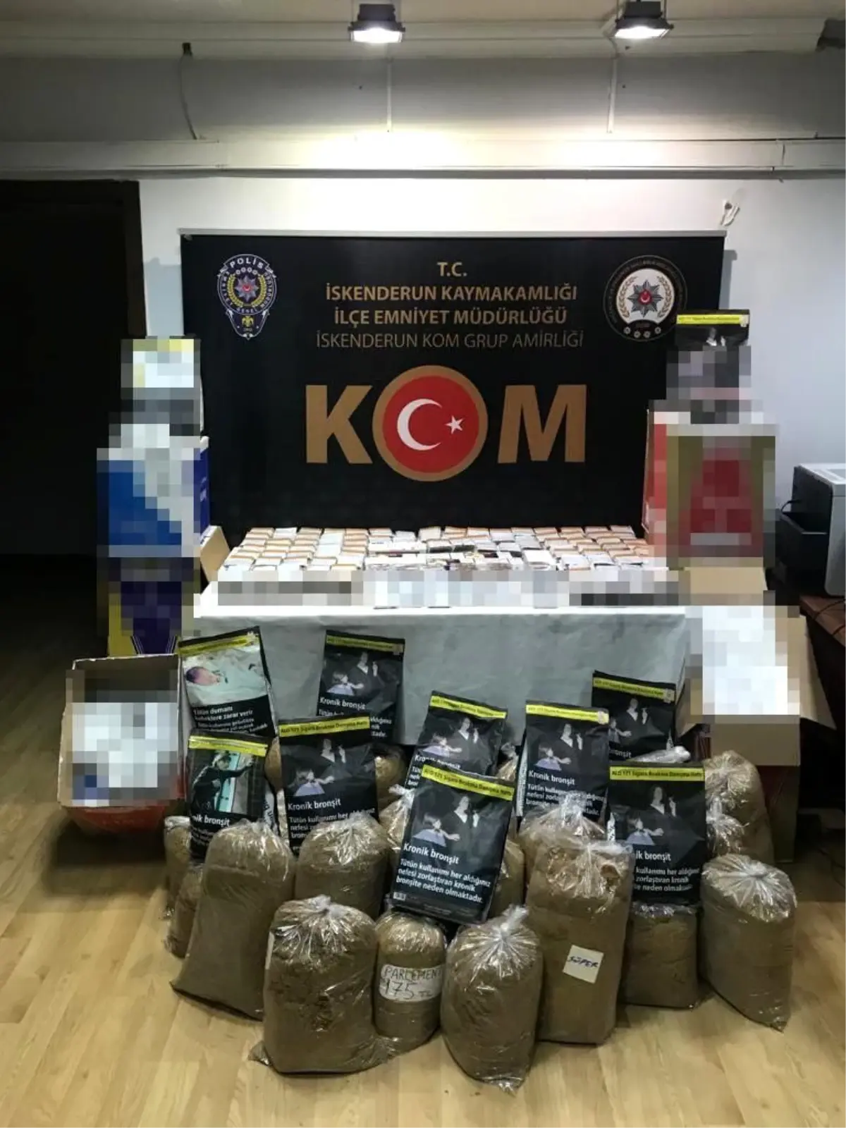 İskenderun\'da 96 bin adet makaron ve 135 kilo kıyılmış tütün ele geçirildi