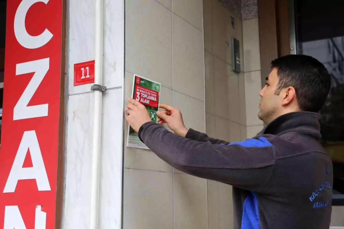 Küçükçekmece\'de 41 bin binaya, \'alternatif acil toplanma alanı etiketi\'