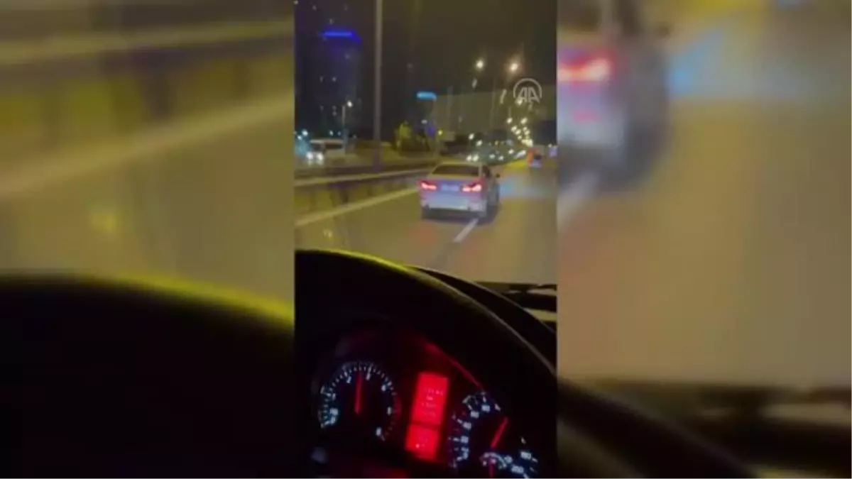 Maltepe\'de ambulansa yol vermeyen sürücü cep telefonuyla kaydedildi