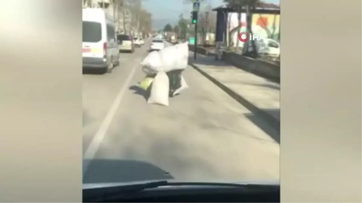 Motosiklet ile tehlikeli taşımacılık kamerada