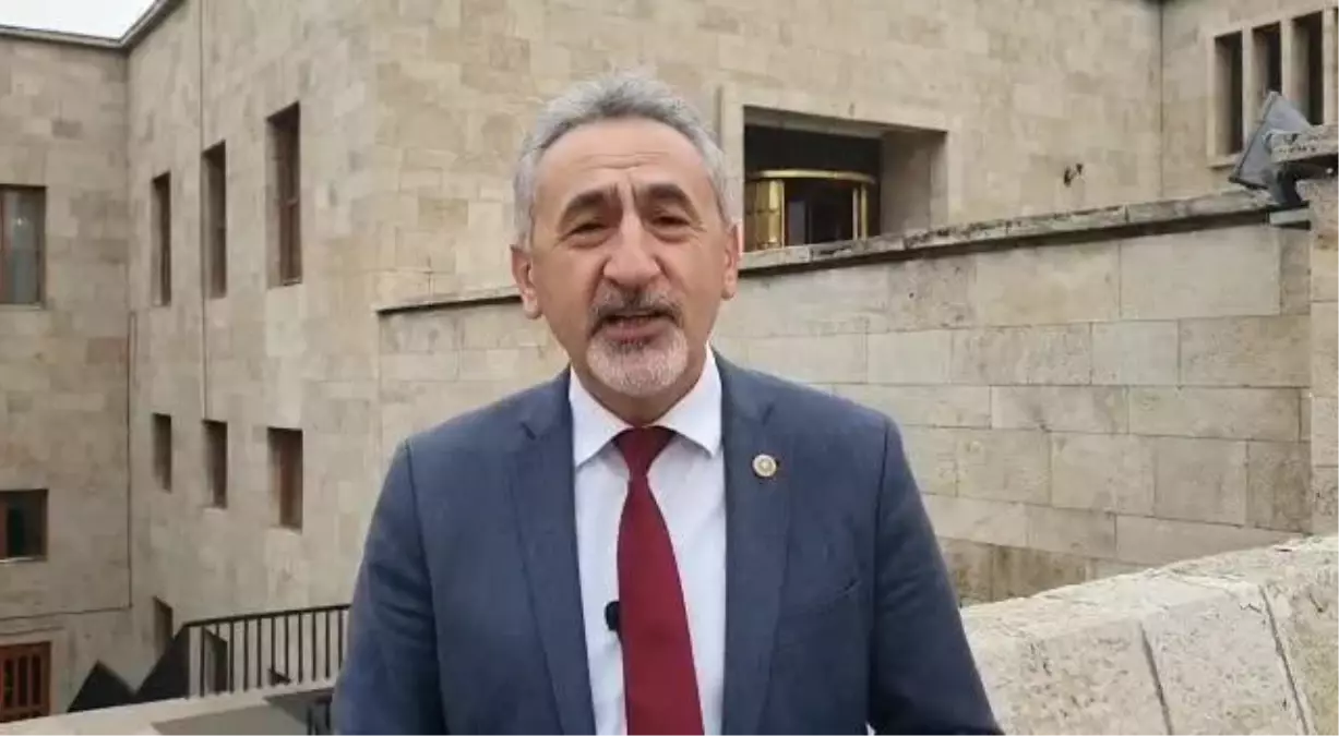 Mustafa Adıgüzel: "2021 Asgari Ücreti ile İşçiler 1883 Ekmek Alabiliyordu, Bugün Verilen ile 1700 Ekmek Alabilecek. 183 Ekmeği Kim Çaldı?"