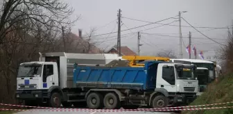 Sırpların Kosova'nın kuzeyinde kurduğu barikatlar kaldırılmadı