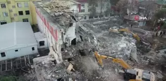 Sular altında kalacak olan Yusufeli'nde yıkım işlemleri hızla devam ediyor