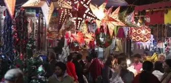 Yeni Delhi'de Noel hazırlıkları