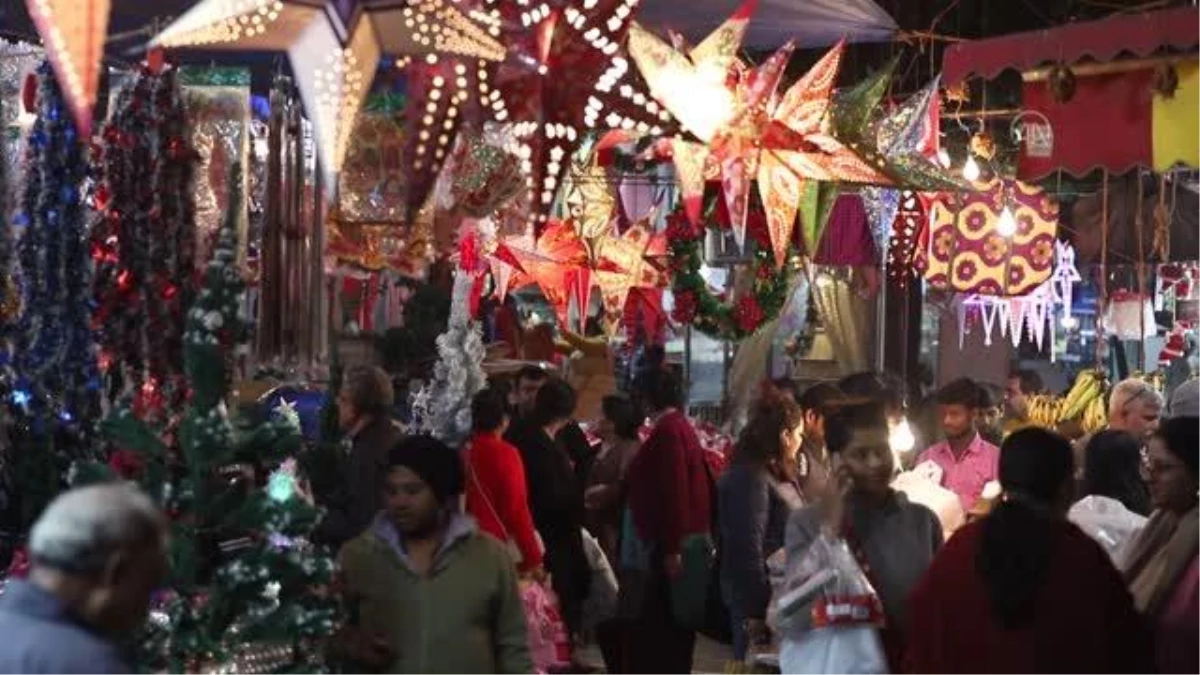 Yeni Delhi\'de Noel hazırlıkları