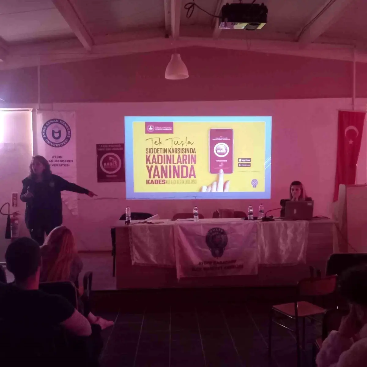 ADÜ Karacasu Memnune İnci MYO\'da \'Kadına Yönelik Şiddet Farkındalığı Semineri\' verildi