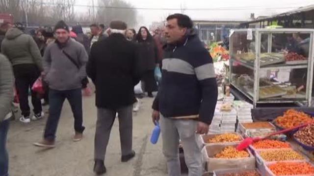 Bulgarlar Noel alışverişi için Edirne'ye akın etti, Esnaf: Sandık sandık götürüyorlar, bizim vatandaşımız fiyat sorup gidiyor Bulgarlar Noel alışverişi için Edirne'ye akın etti, Esnaf: Sandık sandık götürüyorlar, bizim vatandaşımız fiyat sorup gidiyor