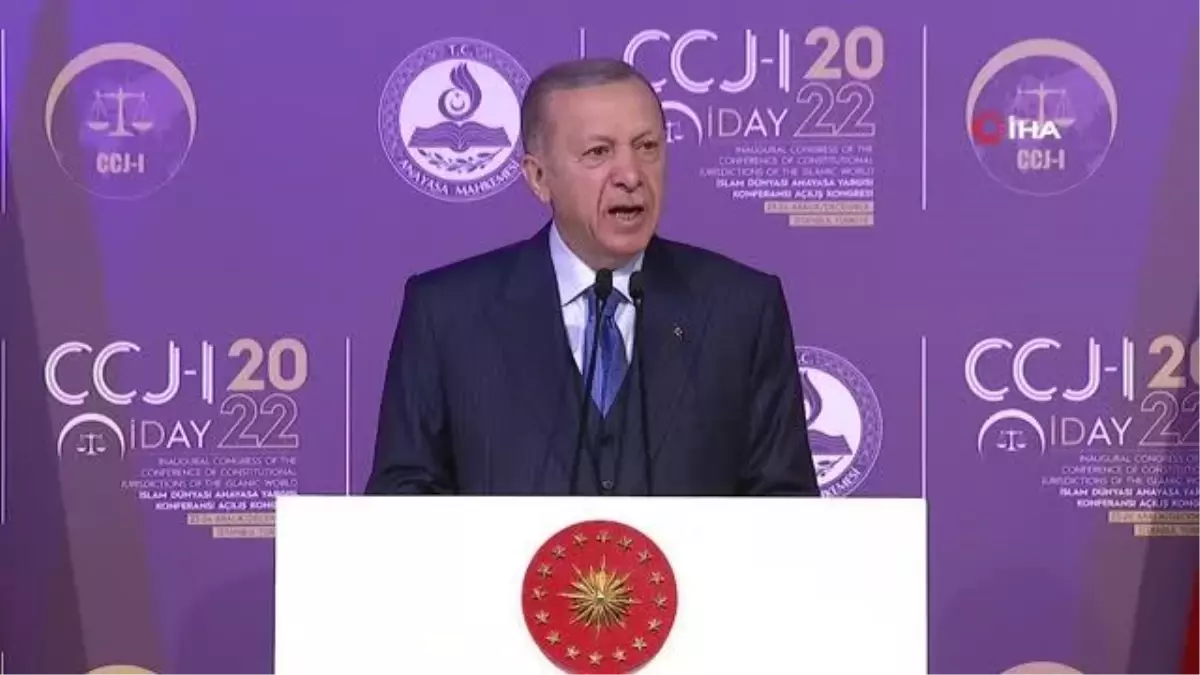 Cumhurbaşkanı Erdoğan: "Bütün klasör belgeler ortada ama barındıkları ülkede FETÖ elebaşının kapısını çalan olmadı"