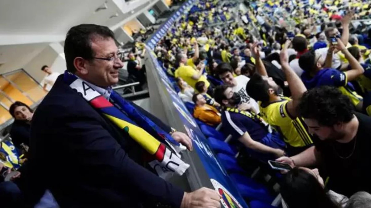 Fenerbahçe Beko\'nun Euroleague maçını tribünde takip eden Ekrem İmamoğlu, taraftarlar tarafından ayakta alkışladı