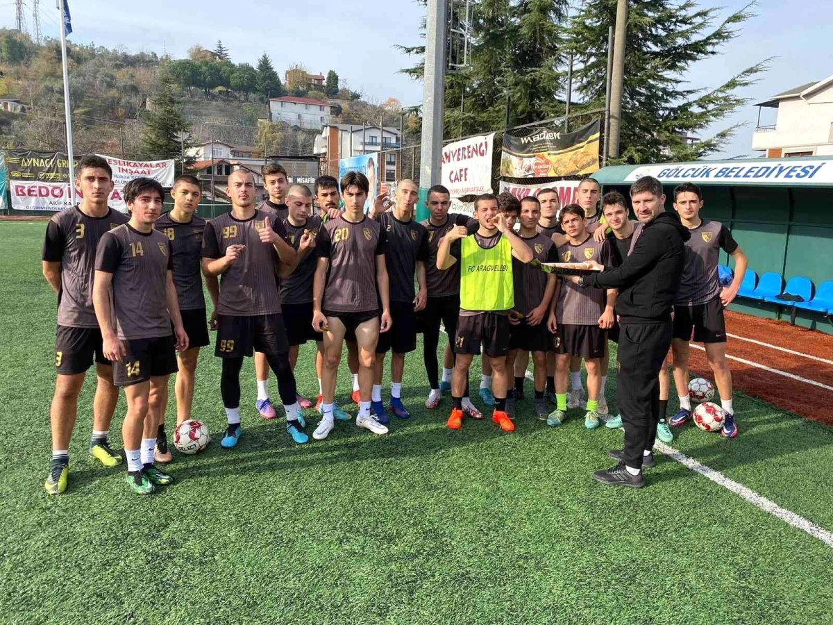 Gürcistan U-17 futbol takımı Aragvelebi, Gölcük\'te kamp yaptı