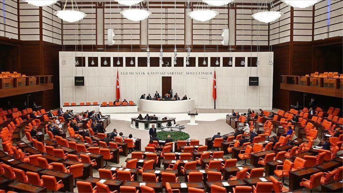 HDP\'li Semra Güzel\'in vekilliğinin düşürülmesinin ardından Meclis\'teki sandalye dağılımı da değişti! İşte son durum...