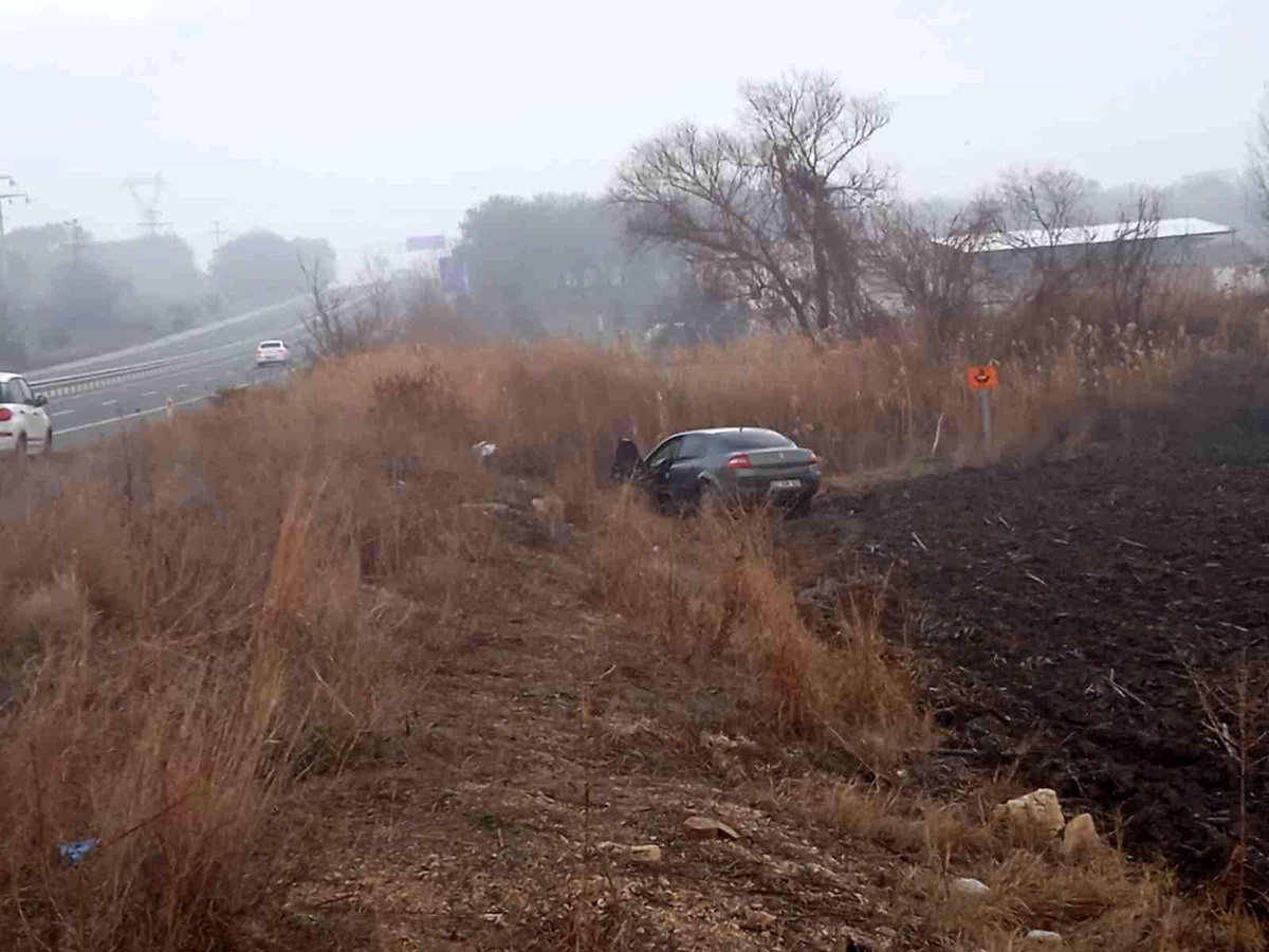 Önce bariyere çarptı, sonra yol dışına savruldu