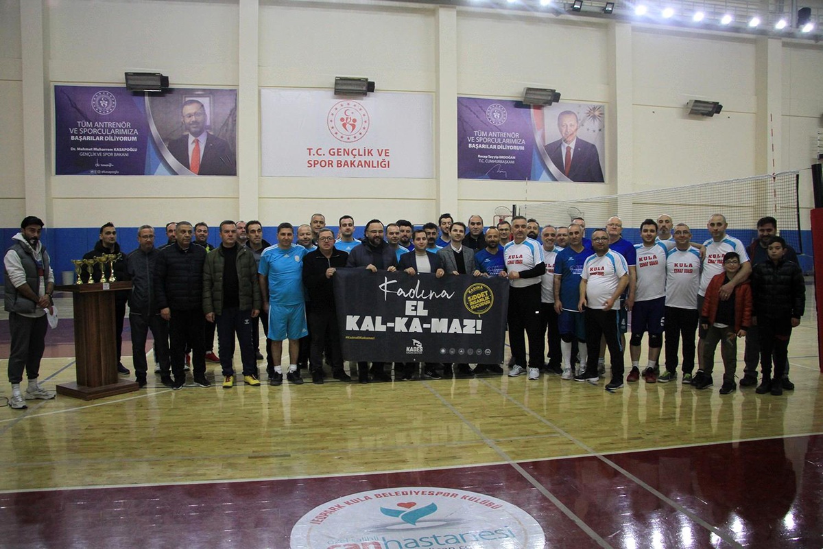 Kurumlar arası voleybol turnuvasının şampiyonu Esnafspor