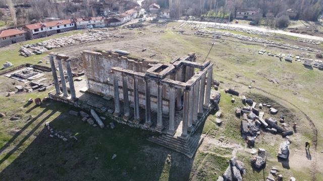 Kütahya'da heyecanlandıran buluş! Büyük bir özenle çıkarıp hemen korumaya aldılar