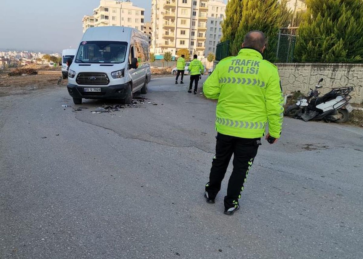 Osmaniye\'de öğrenci servisiyle çarpışan motosikletin sürücüsü öldü