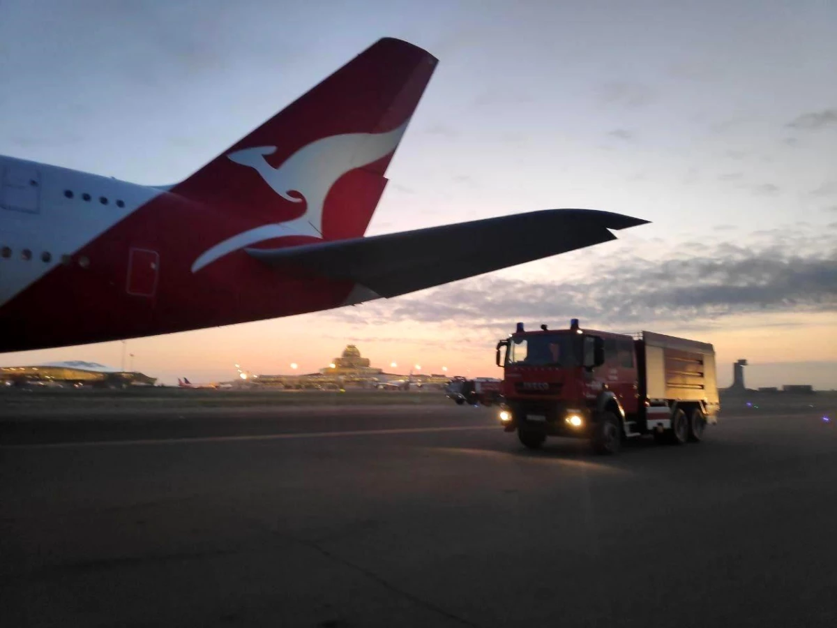 Singapur-Londra uçağı Bakü\'ye acil iniş yaptı