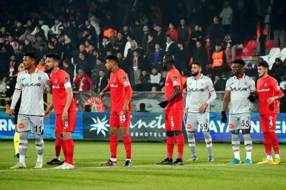 Spor Toto Süper Lig: Ümraniyespor: 1 Medipol Başakşehir: 3 (Maç sonucu)