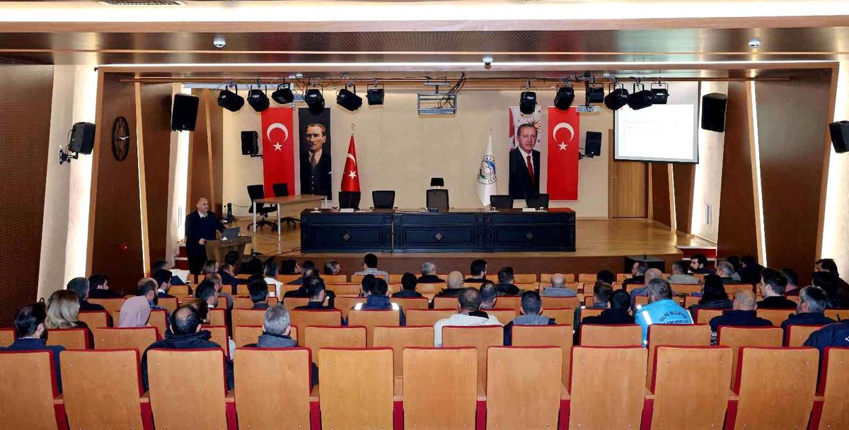 Talas Belediyesi personeline iş sağlığı ve güvenliği eğitimi verildi