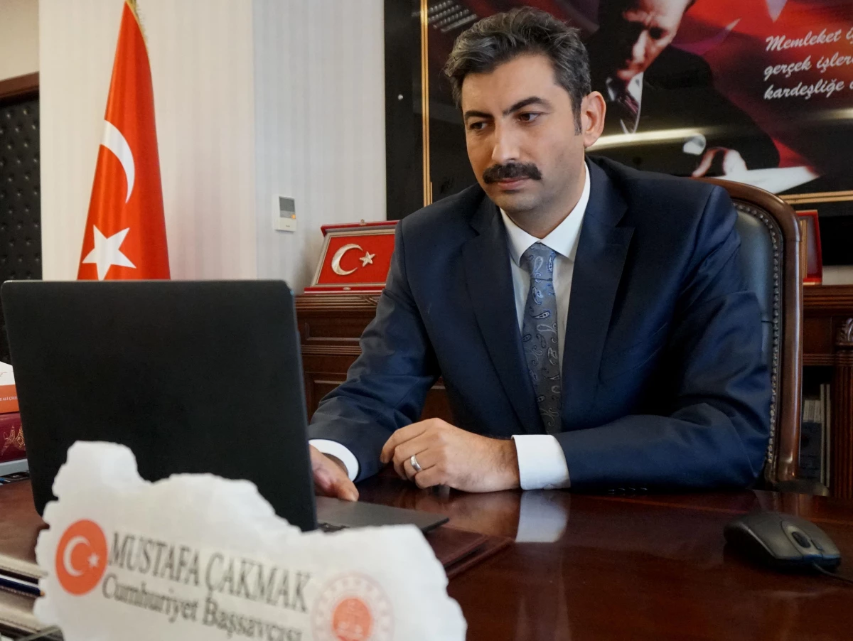 Galatasaray Kulübü Başkanı Özbek, AA\'nın "Yılın Fotoğrafları" oylamasına katıldı