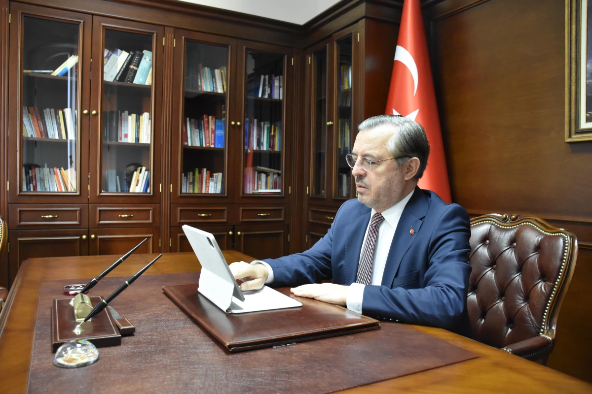 Türkiye\'nin Vatikan Büyükelçisi Göktaş, AA\'nın "Yılın Fotoğrafları" oylamasına katıldı