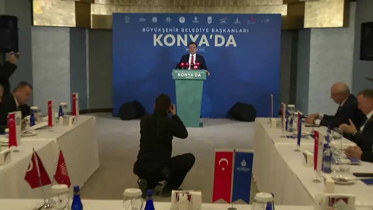 Ekrem İmamoğlu: "Gerekiyorsa Yanacağız Ama O Umut Işığını Asla Söndürmeyeceğiz"