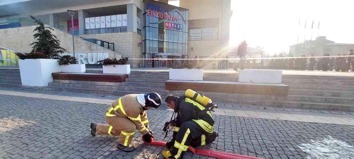 Forum Erzurum Alışveriş Merkezi\'nden gerçeğini aratmayan tatbikat