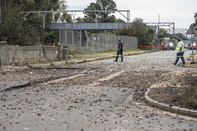 JOHANNESBURG - Güney Afrika'da akaryakıt tankerinin patlaması sonucu 10 kişi öldü (2)