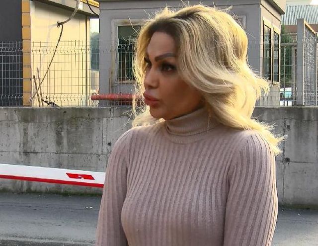 Sahte doktorun ameliyatı sonrası göğüslerini kaybettiğini iddia eden İranlı kadından suç duyurusu Sahte doktorun ameliyatı sonrası göğüslerini kaybettiğini iddia eden İranlı kadından suç duyurusu