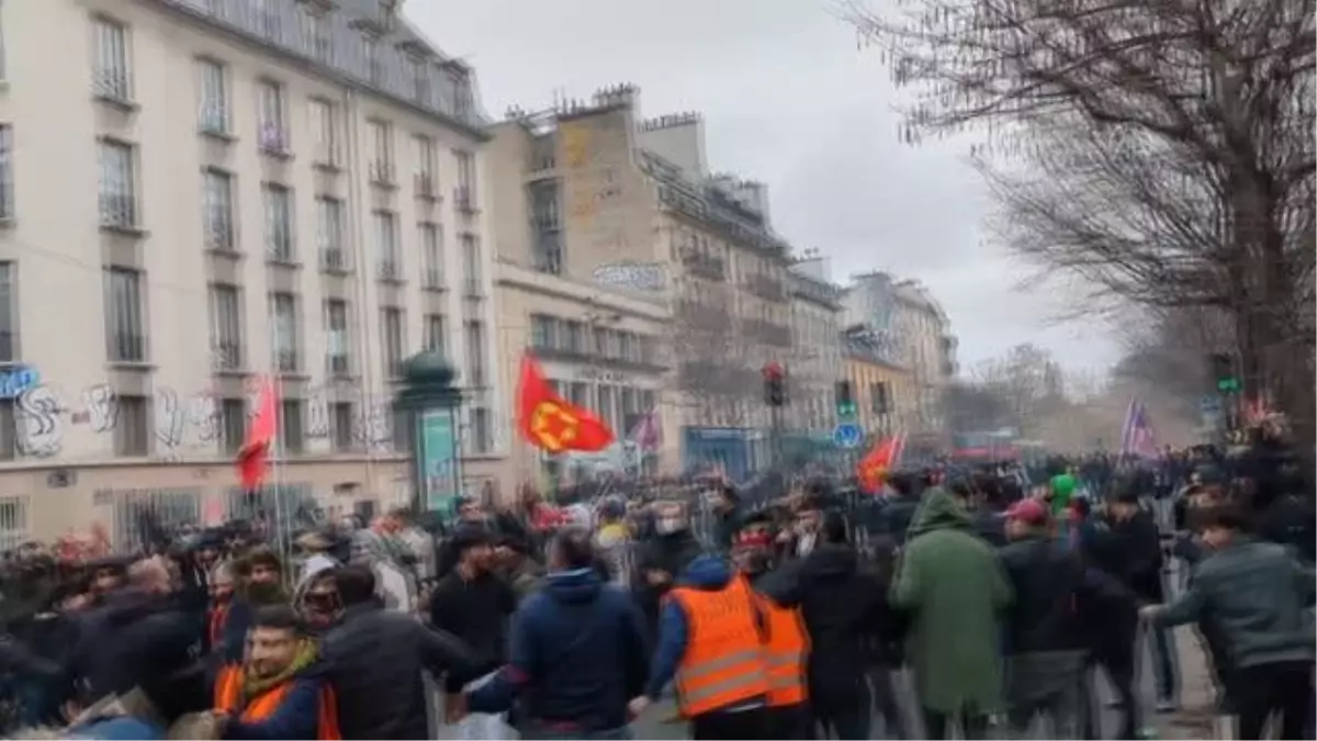 Terör örgütü PKK yanlıları Paris\'i savaş alanına çevirdi