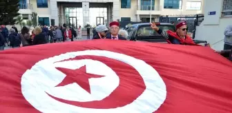 Tunus'ta göstericiler parlamento seçimlerini protesto etti
