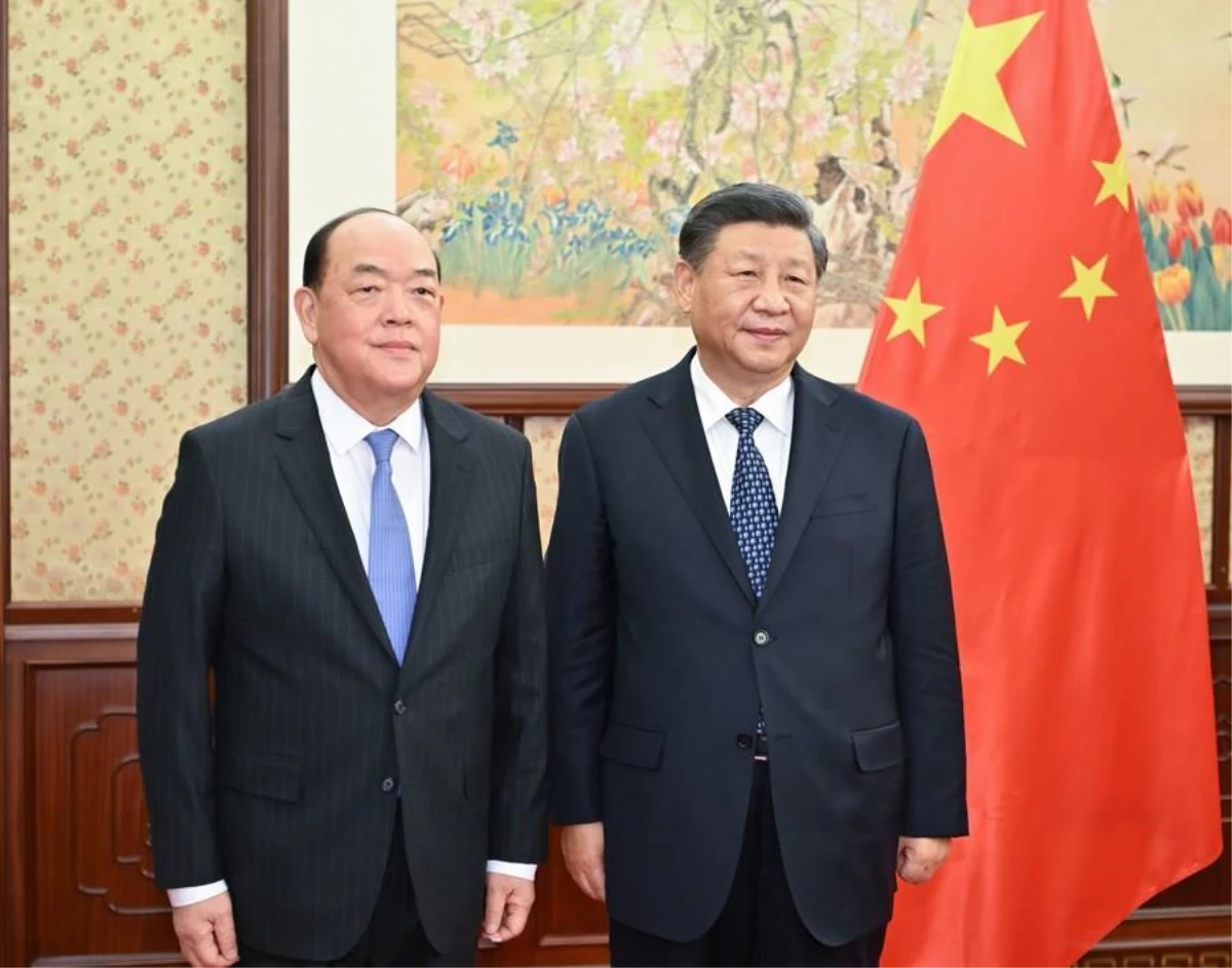 Xi, Makao Sar Amiri ile Görüştü