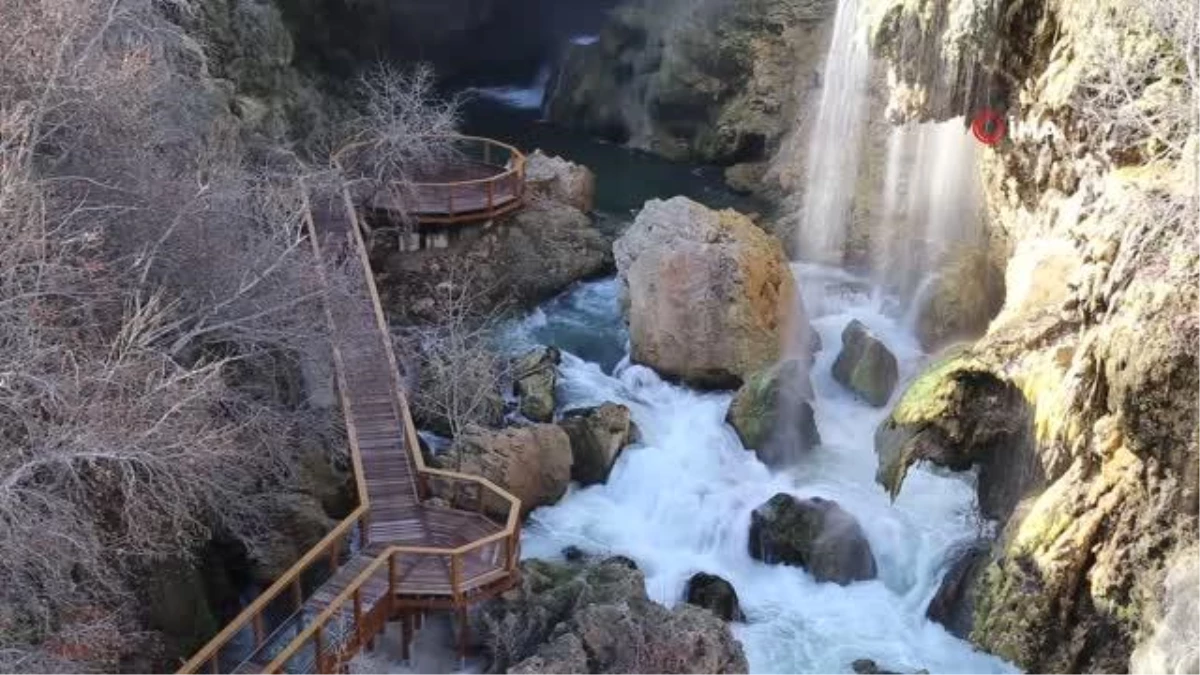 Ziyaretçileri hayran bırakan doğa hazinesi: "Yerköprü Şelalesi"