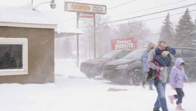 ABD tarihinde bir ilk olabilir! Kar fırtınası nedeniyle 17 kişi öldü, 1,7 milyondan fazla ev elektriksiz kaldı