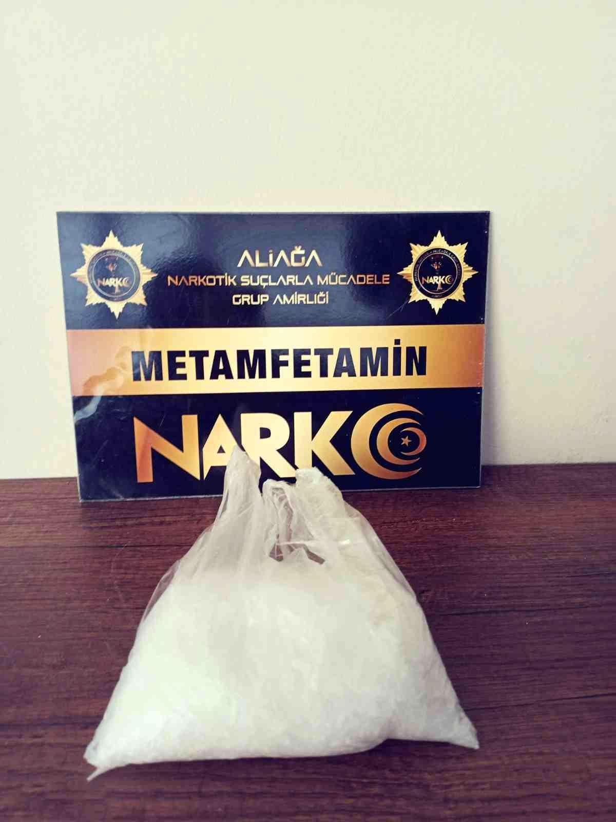 İzmir'de uyuşturucu operasyonunda 2 kişi tutuklandı