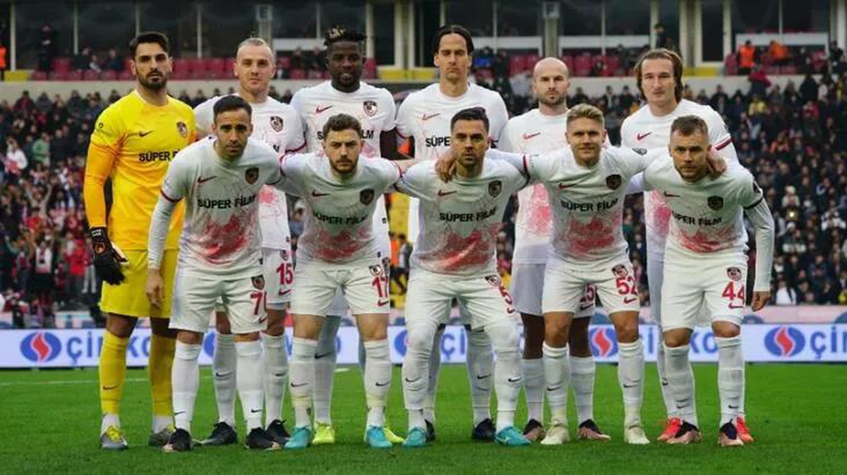 Gaziantep FK-Beşiktaş maçı öncesi ilginç olay! Deneyimli kalecisi koridorda sarı kart gördü