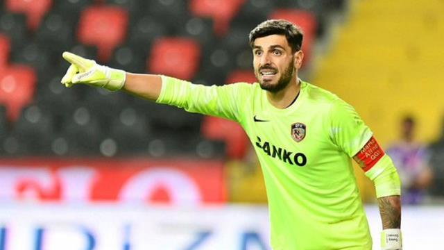 Böylesi Süper Lig'de yaşanır! Gaziantep'in yıldızı, Beşiktaş maçına sarı kartla başladı Böylesi Süper Lig'de yaşanır! Gaziantep'in yıldızı, Beşiktaş maçına sarı kartla başladı