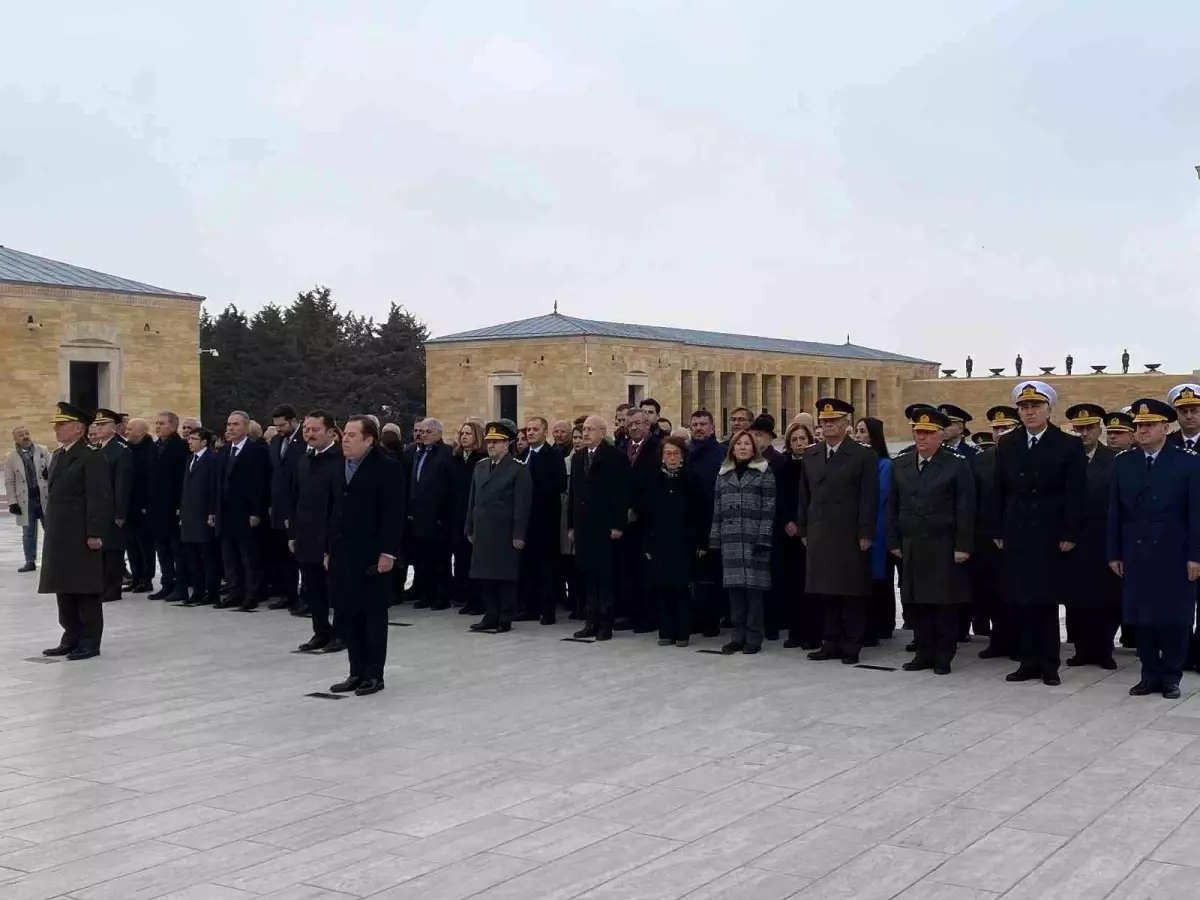 İsmet İnönü, mezarı başında anıldı