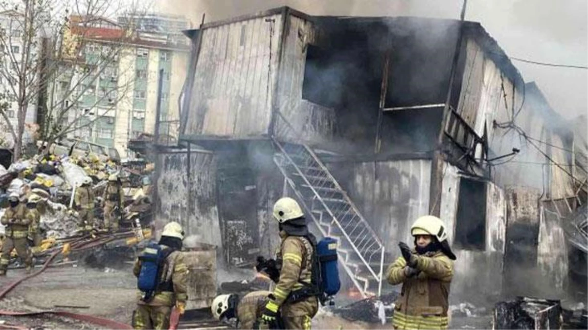 Maltepe\'de geri dönüşüm tesisinde işçilerin kaldığı konteynerlerde yangın başladı