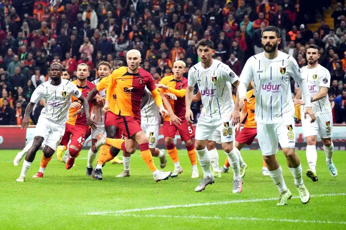 Spor Toto Süper Lig: Galatasaray: 2 İstanbulspor: 0 (İlk yarı)