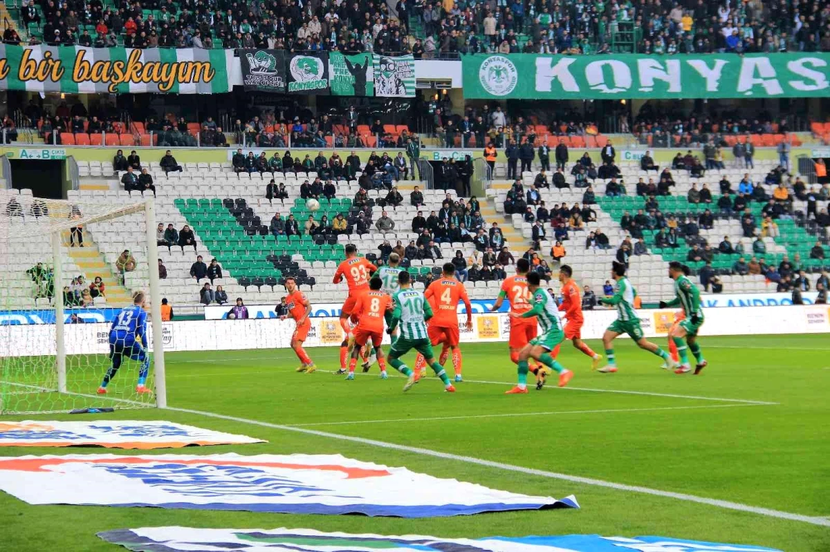 Spor Toto Süper Lig: Konyaspor: 1 Alanyaspor: 0 (İlk yarı)