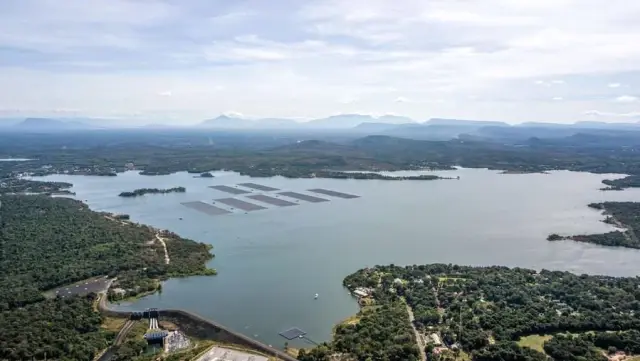 Tayland'daki Yüzen Güneş Enerjisi Çiftliği Aynı Zamanda Bir Yeşil Turizm Merkezi