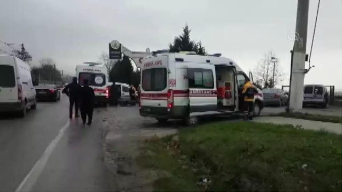 Üç aracın karıştığı trafik kazasında 7 kişi yaralandı