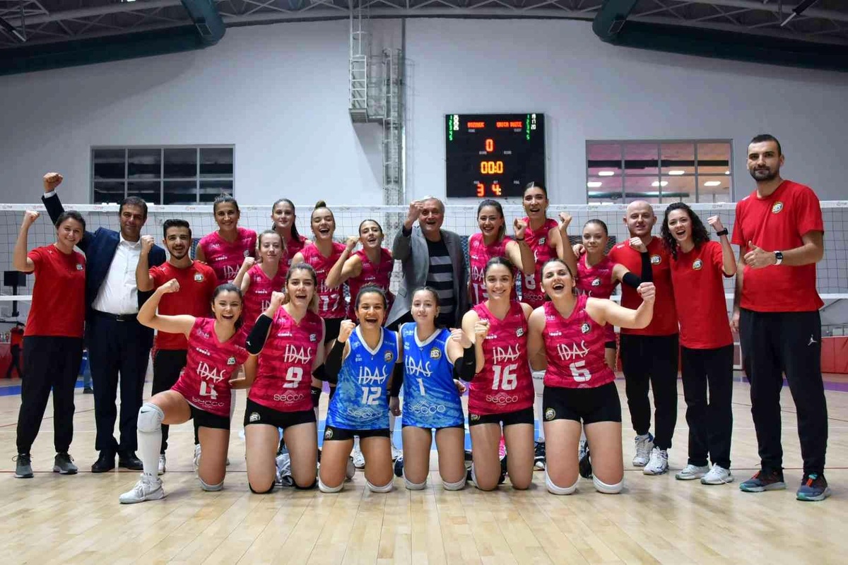 9. haftayı galibiyetle tamamlayan Bizim Kızlar: 3, UNİCA Düzce Voleybol: 0