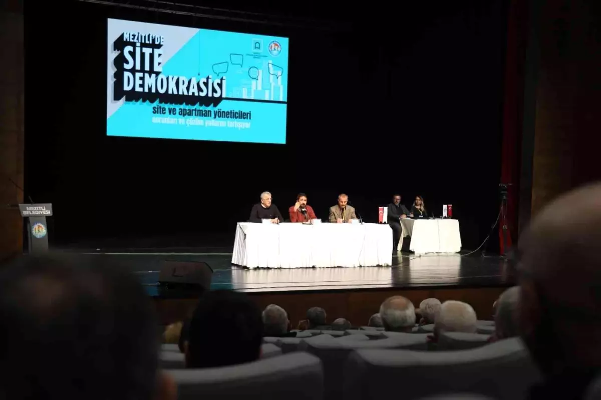 Mezitli\'de Site Yöneticileri Site Demokrasisini Konuştu