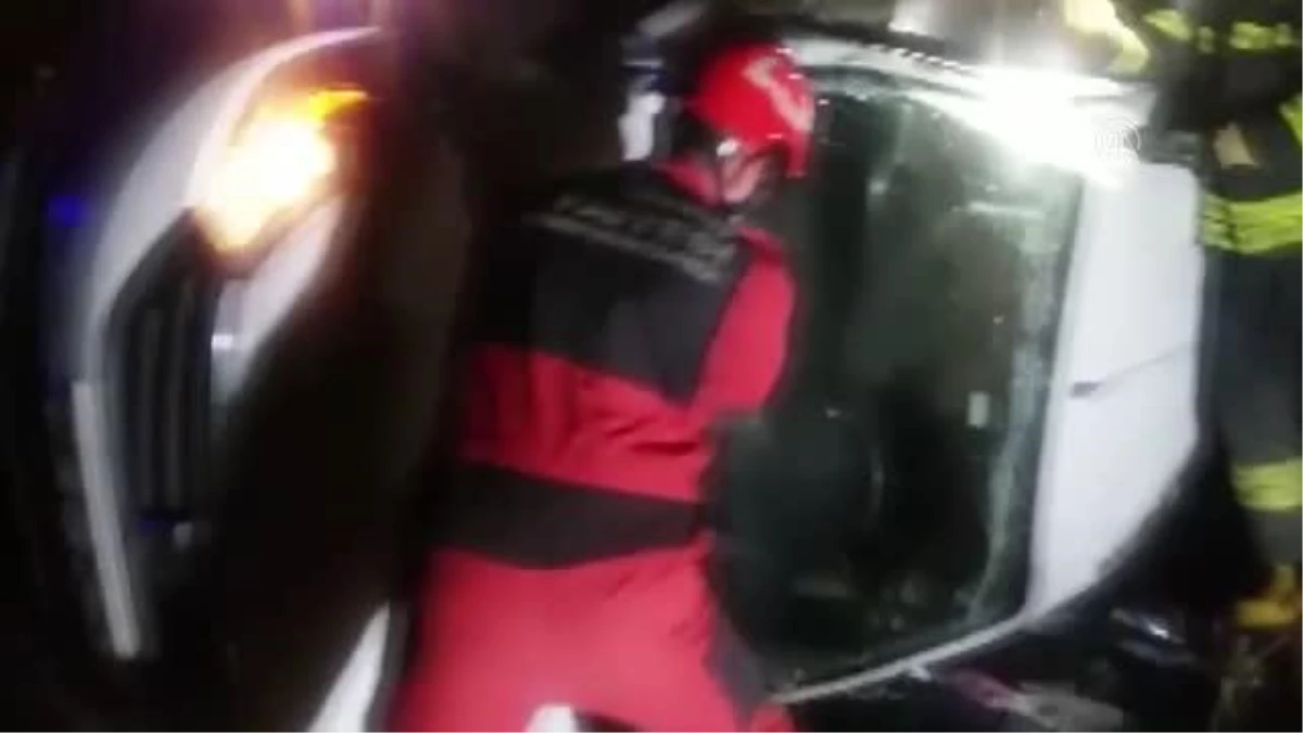 Bodrum\'da şarampole devrilen otomobildeki 2 kişi yaralandı