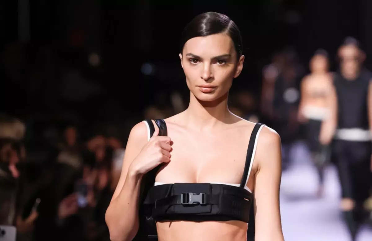 Emily Ratajkowski katıldığı flört uygulamasında aşkı bulamadı!